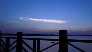 4K实拍青岛近海夕阳美景日转夜视频的预览图